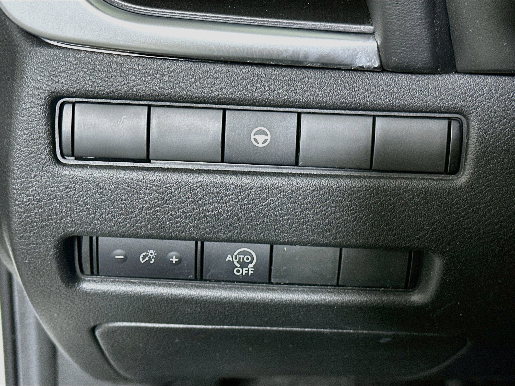 Used 2023 Nissan Rogue SV FWD image 17