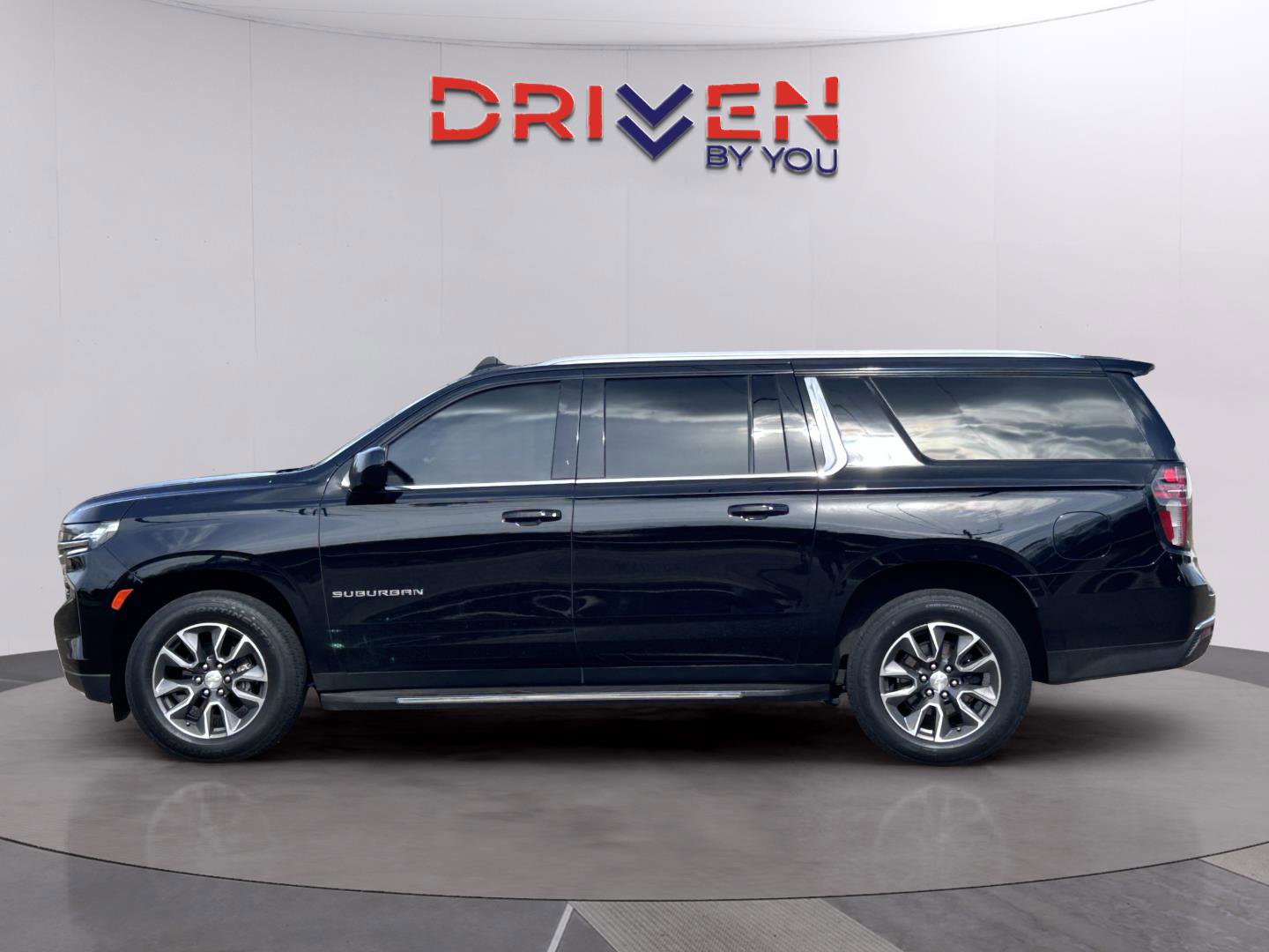 Used 2021 Chevrolet Suburban LS image 2