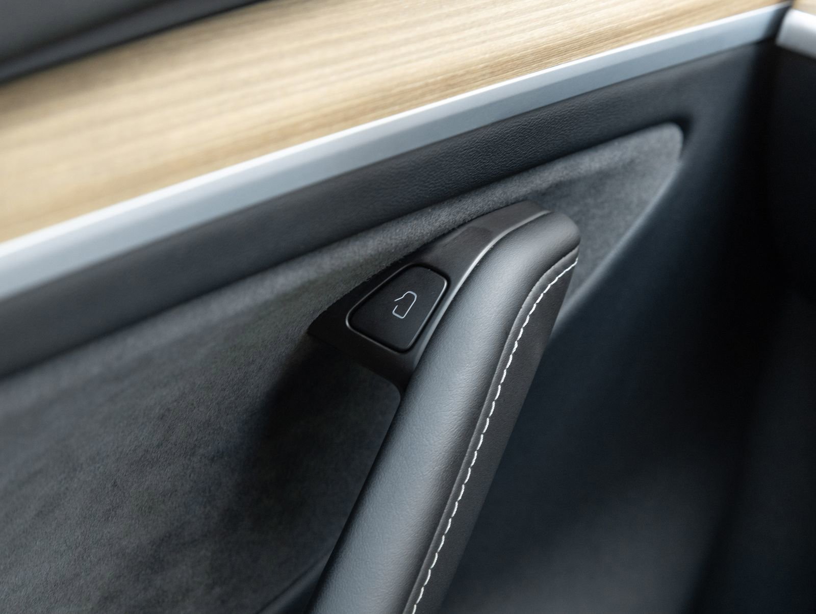 Used 2024 Tesla Model Y 2WD image 16