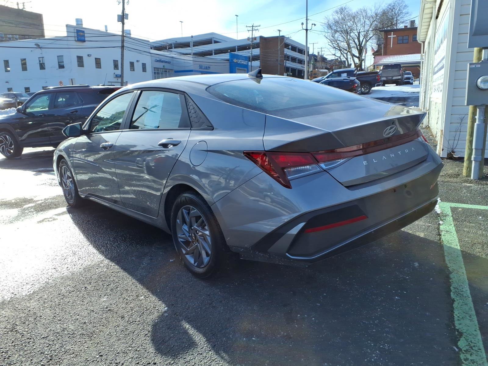 Used 2024 Hyundai Elantra SEL image 7