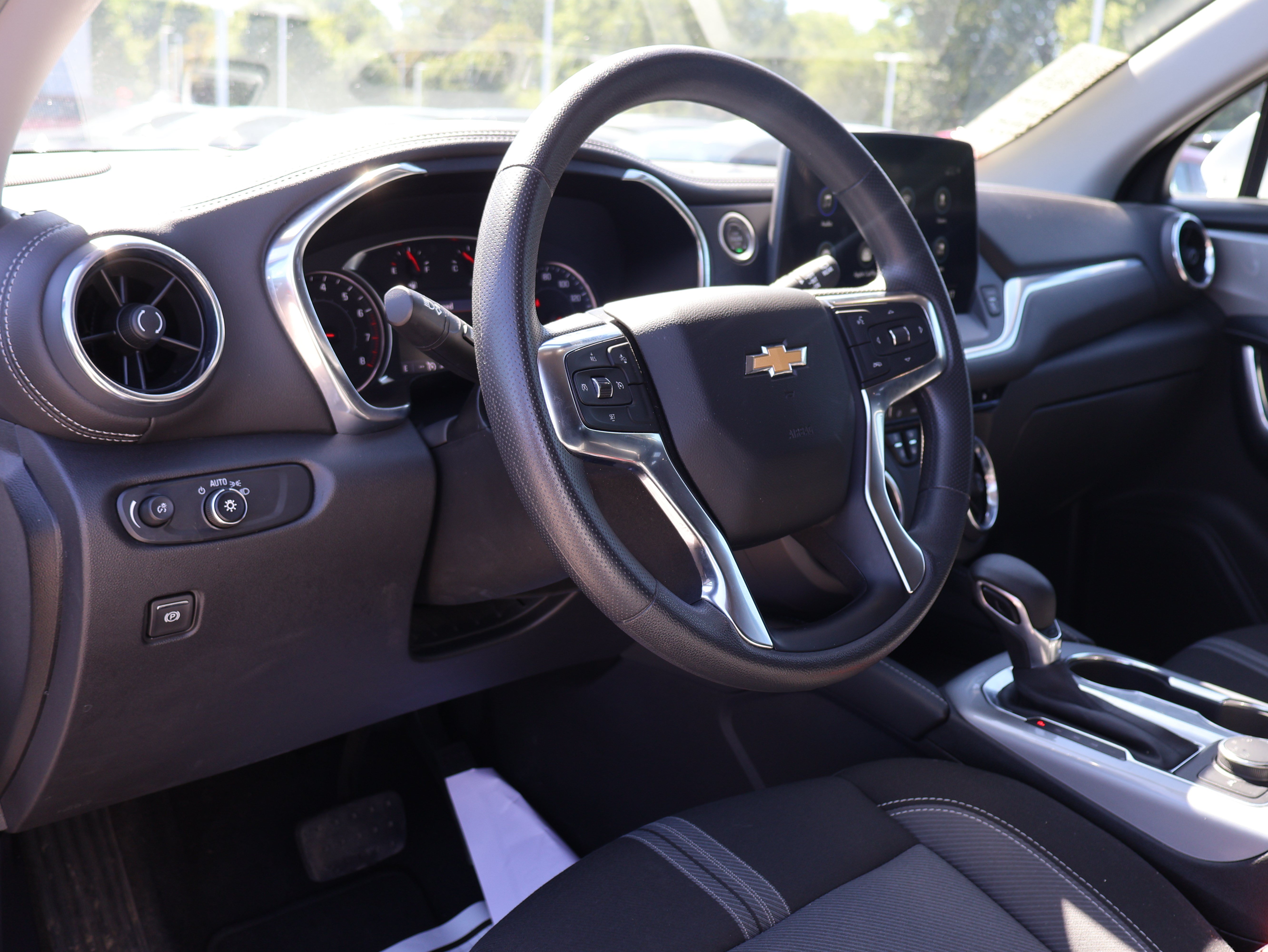 Used 2025 Chevrolet Blazer LT AWD/4WD image 21