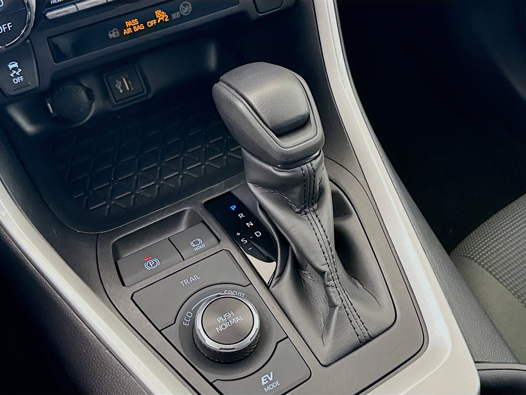 Used 2025 Toyota RAV4 LE AWD/4WD image 17