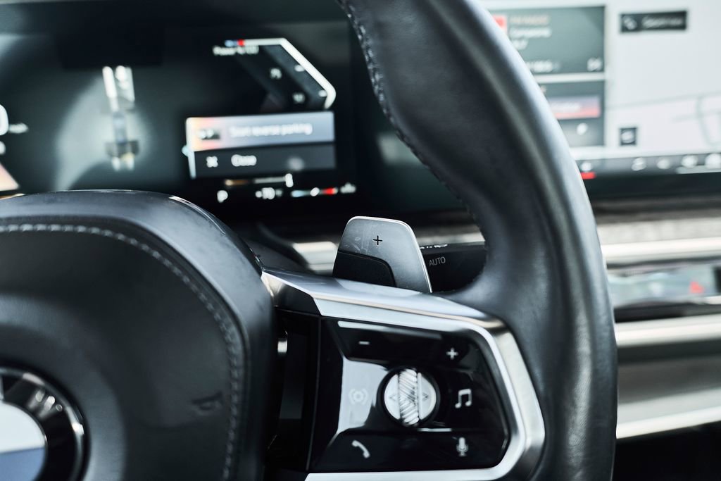 Used 2024 BMW 740i w/ Premium Package RWD image 34