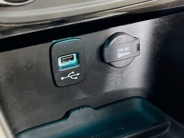 Used 2013 Chrysler 200 Limited image 18