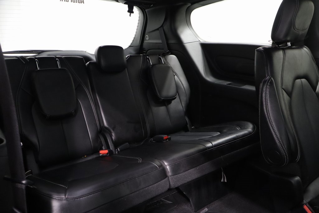 Used 2025 Chrysler Pacifica Select image 17