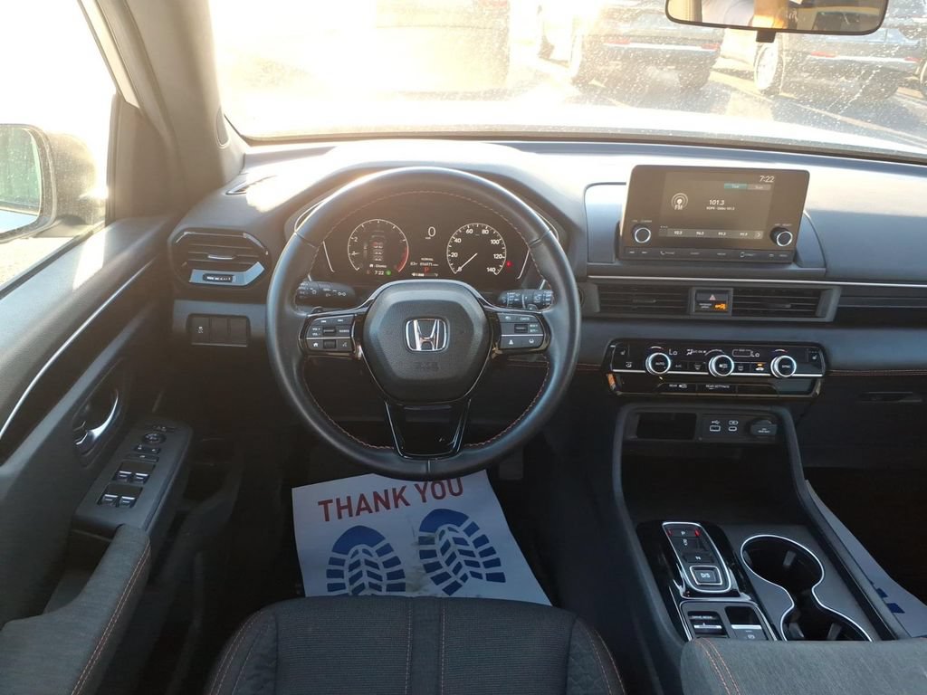 Used 2025 Honda Pilot Sport image 10