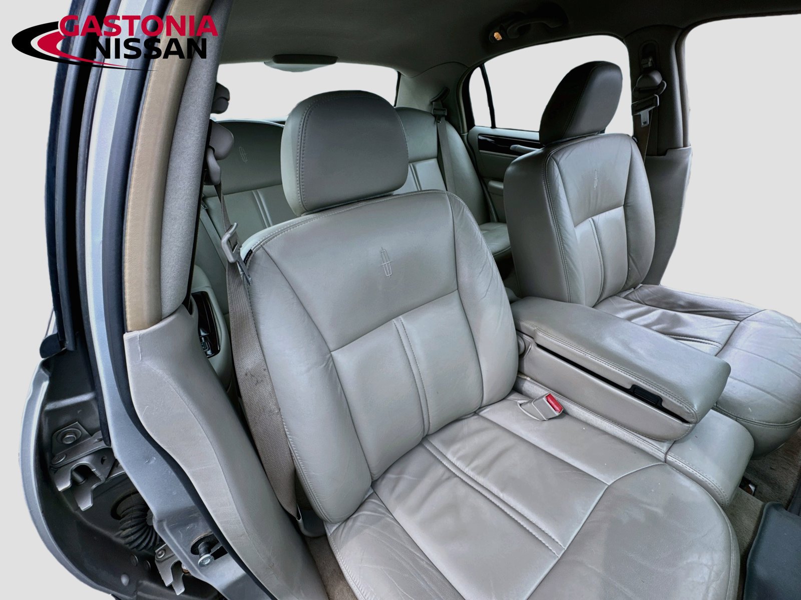 Used 2008 Lincoln Town Car Signature Limited RWD image 29