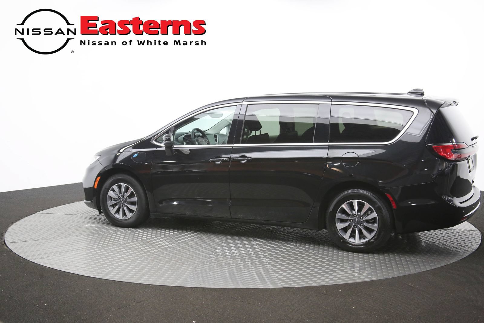 Used 2023 Chrysler Pacifica Touring-L FWD image 64