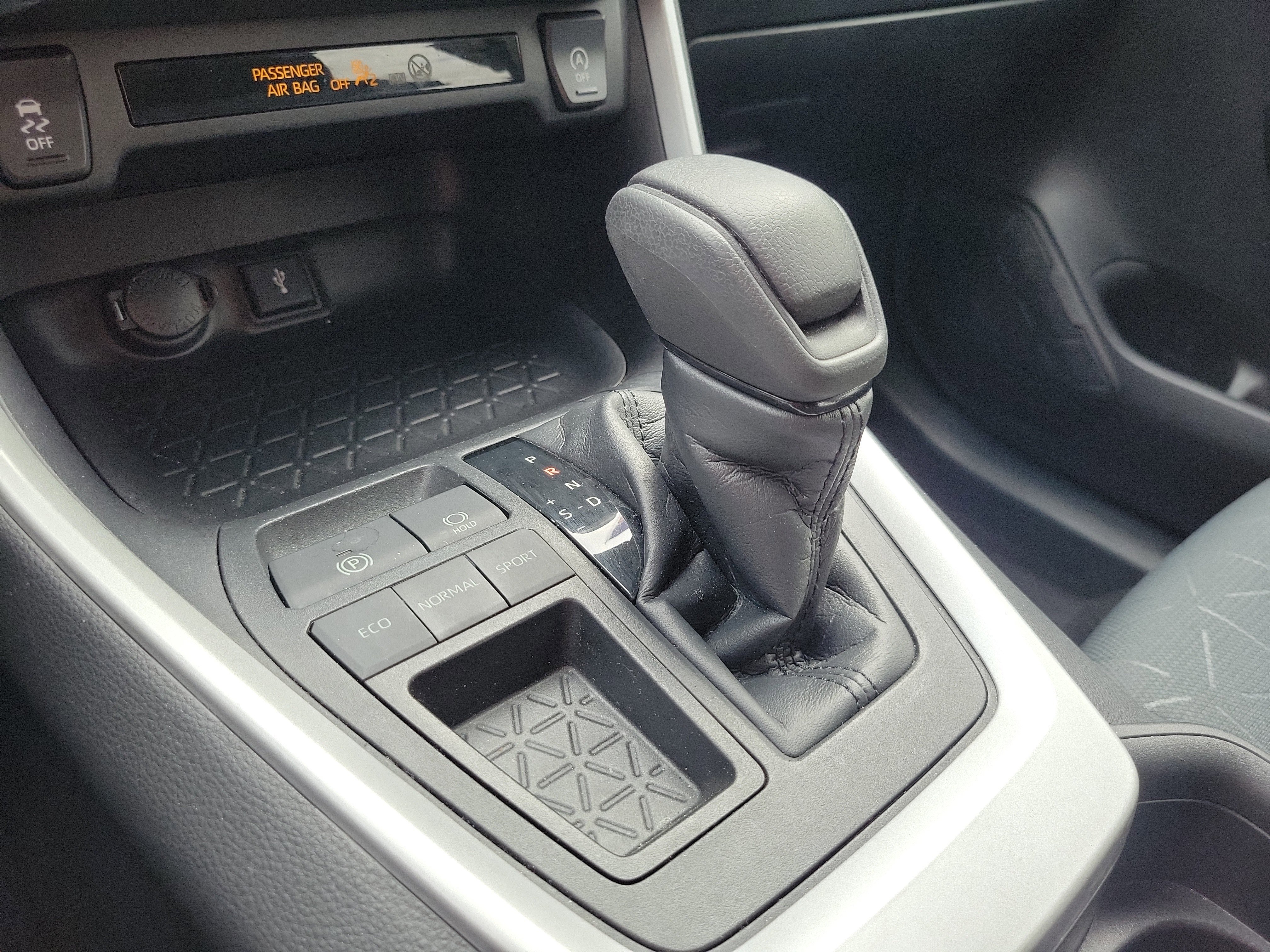 Used 2021 Toyota RAV4 XLE image 28