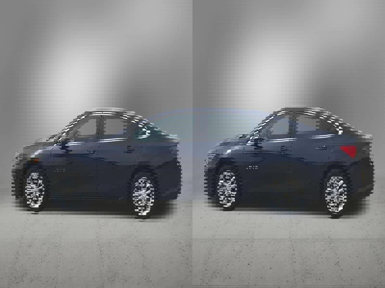 Used 2018 Chevrolet Malibu LT w/ Driver Confidence Package image 3