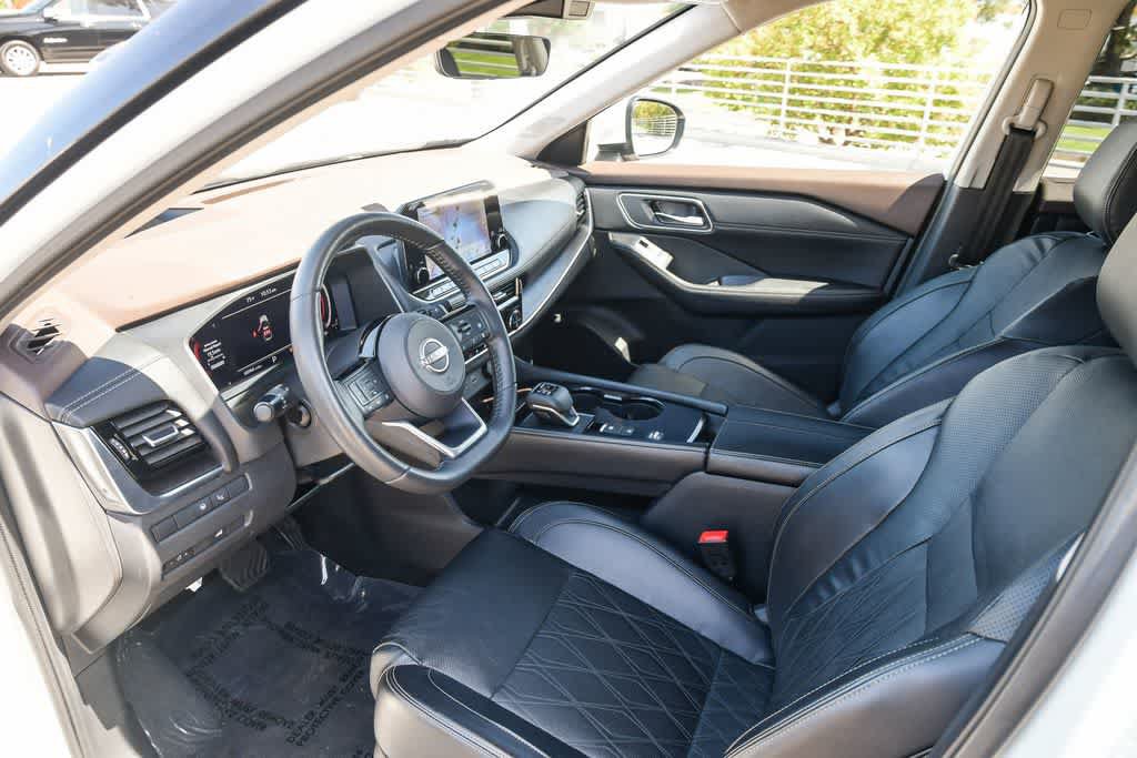 Used 2023 Nissan Rogue Platinum w/ Platinum Premium Package FWD image 16