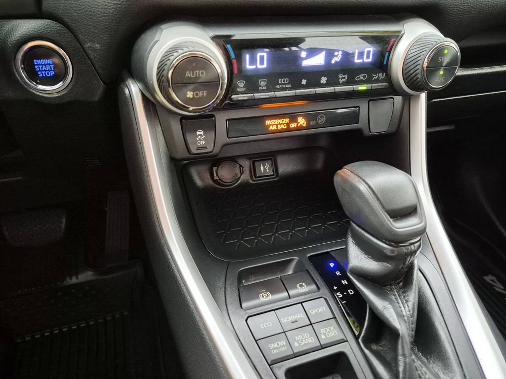 Used 2019 Toyota RAV4 XLE w/ Carpet Mat Package AWD/4WD image 20