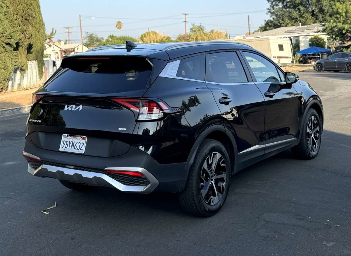 Used 2023 Kia Sportage EX image 4