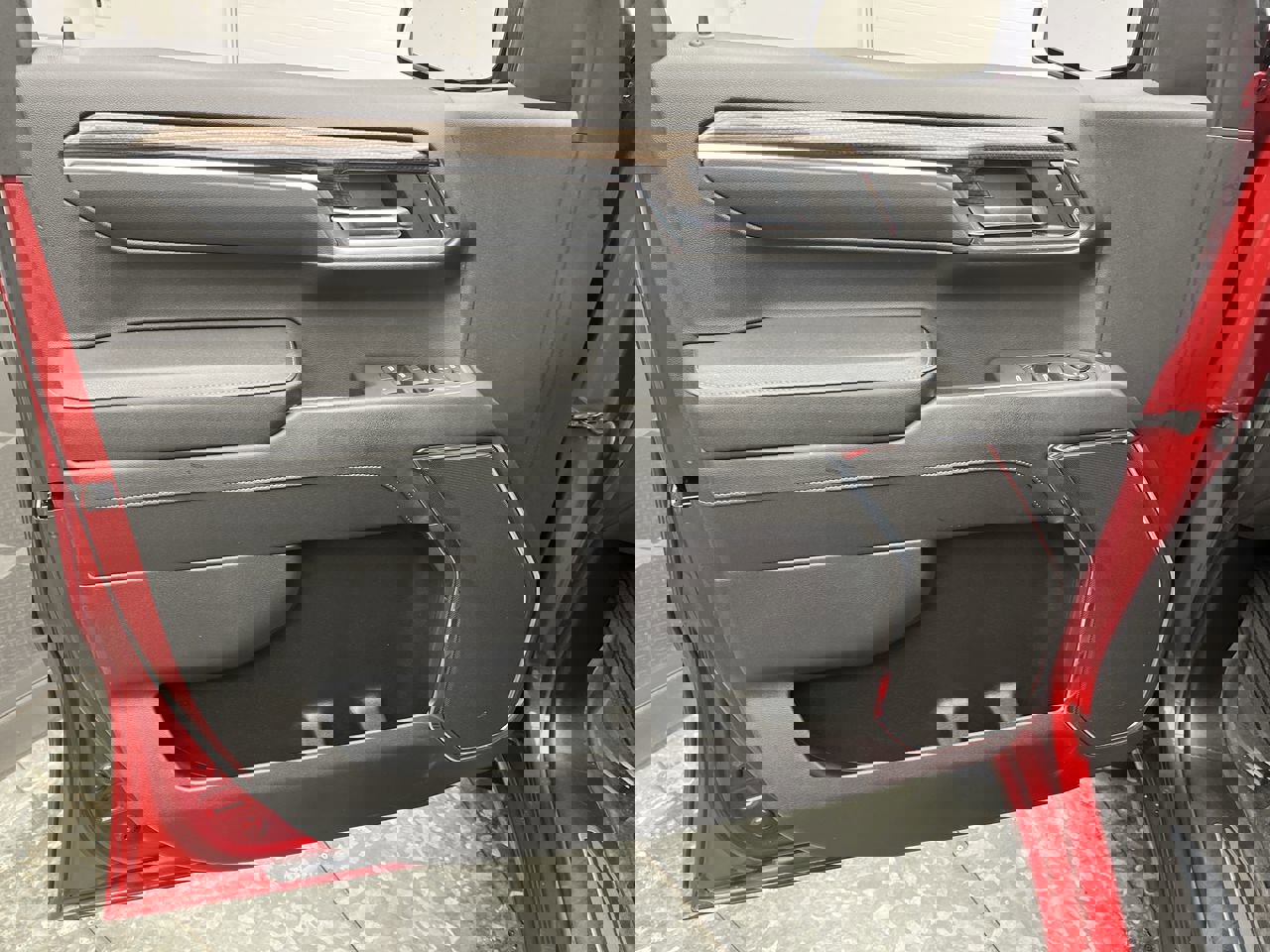 Used 2024 Chevrolet Silverado 1500 LT image 8