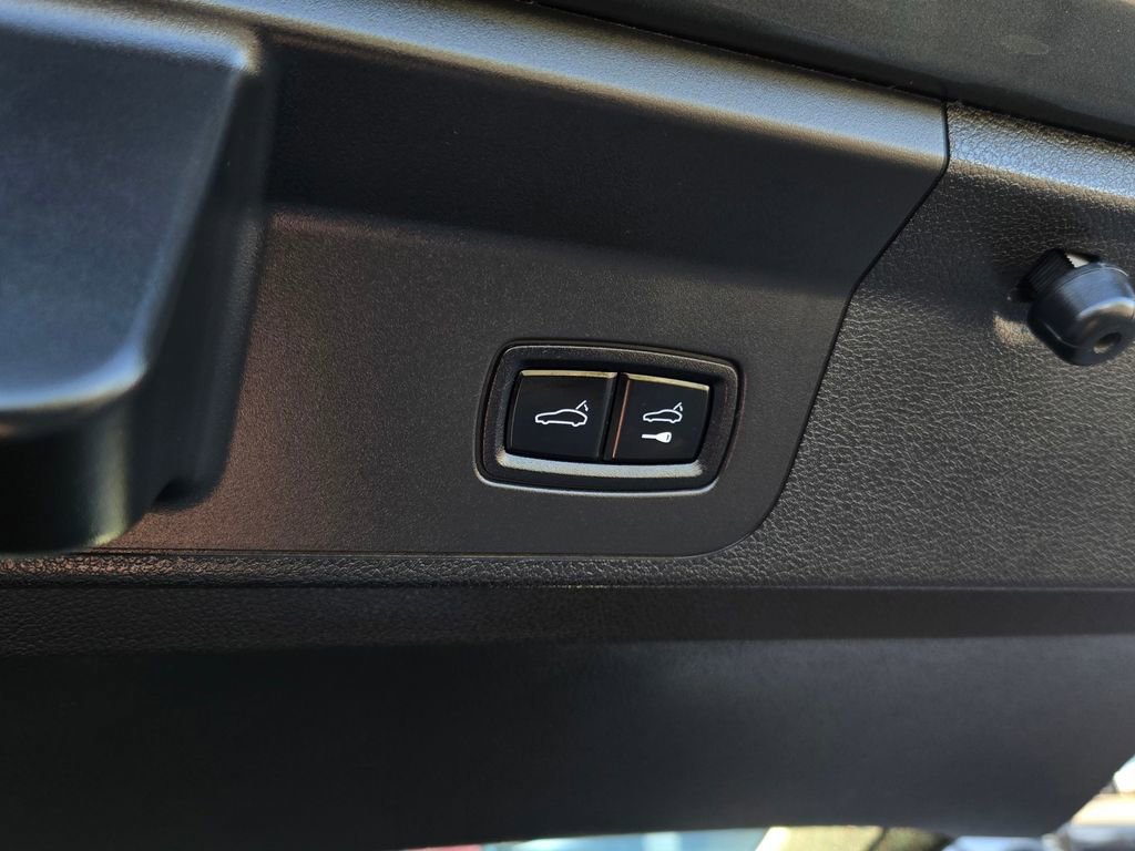 Used 2022 Porsche Panamera Platinum Edition image 41