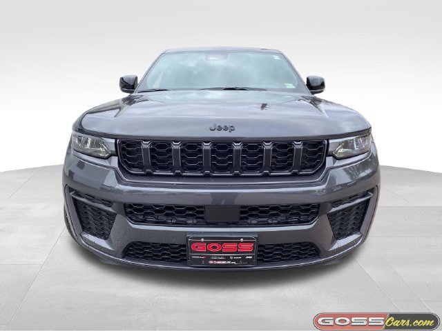 New 2026 Jeep Grand Cherokee Altitude AWD/4WD image 2