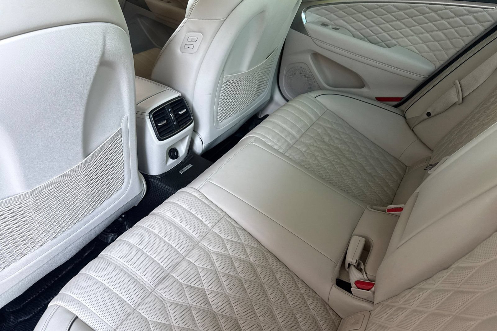 Used 2019 Genesis G70 3.3T Design RWD image 16