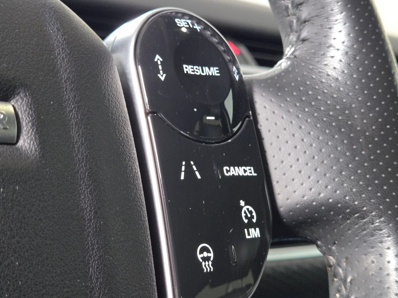 Used 2019 Land Rover Range Rover Velar S AWD/4WD image 25