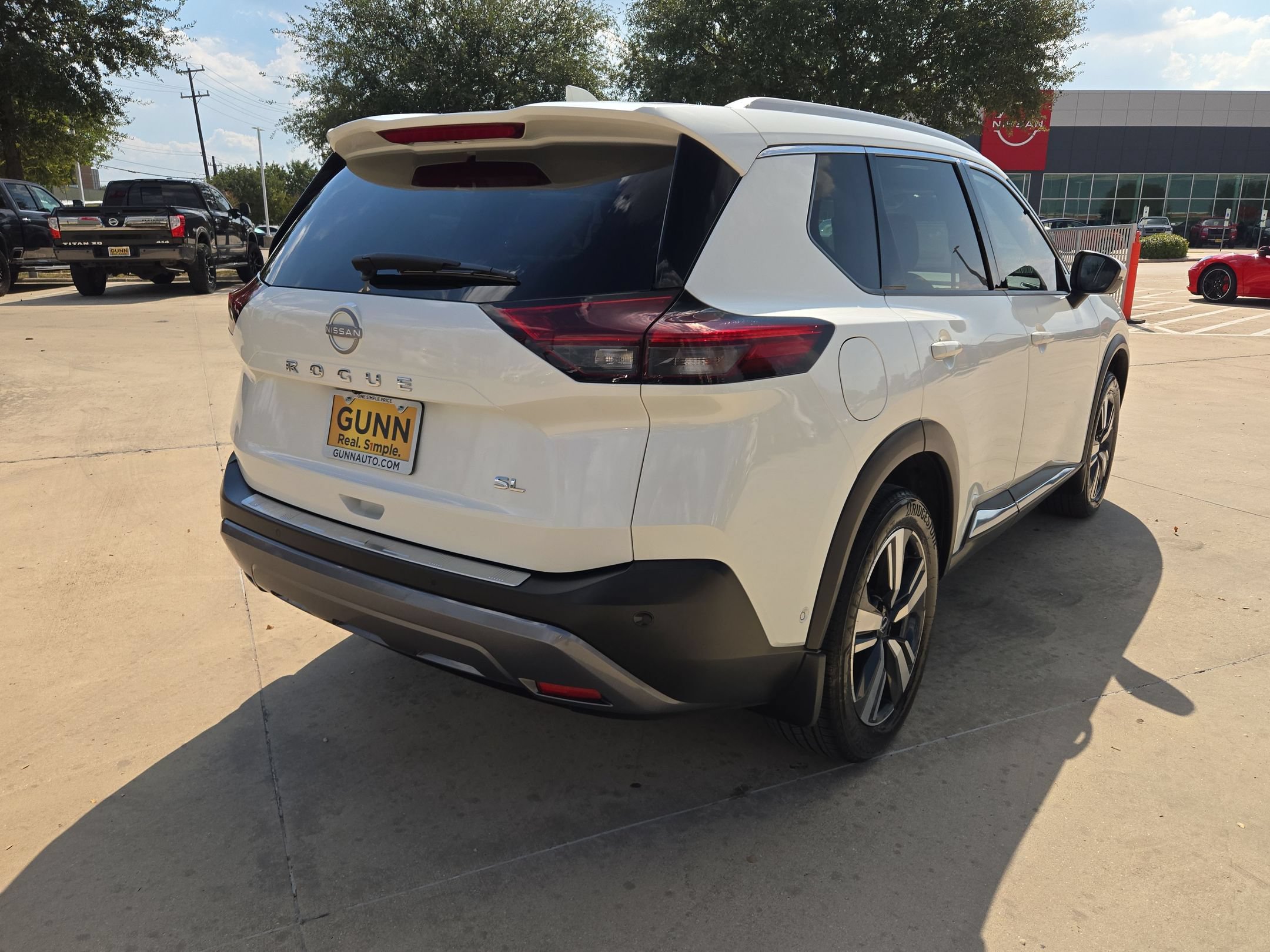 Used 2023 Nissan Rogue SL w/ SL Premium Package FWD image 3
