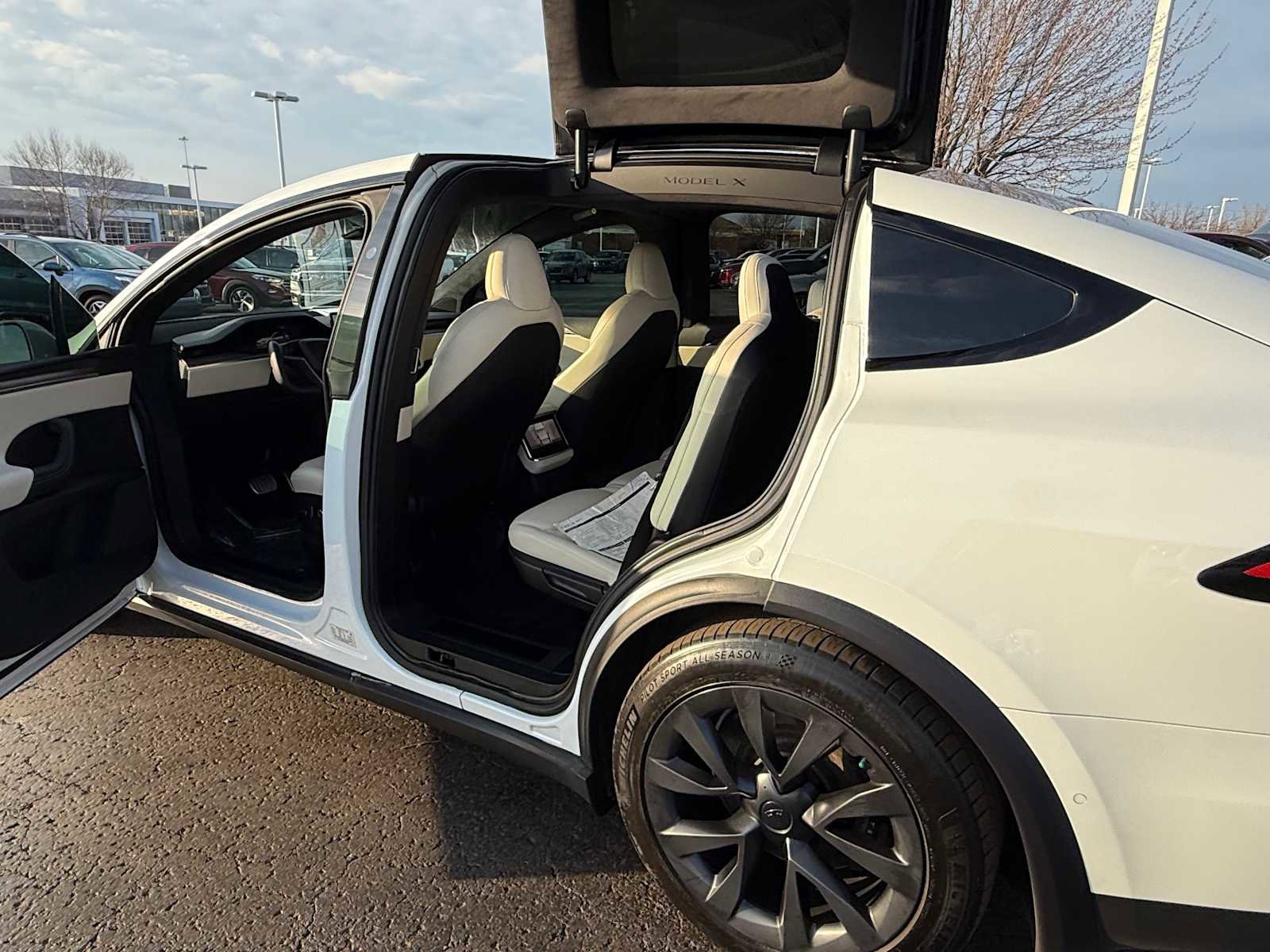 Used 2022 Tesla Model X image 8