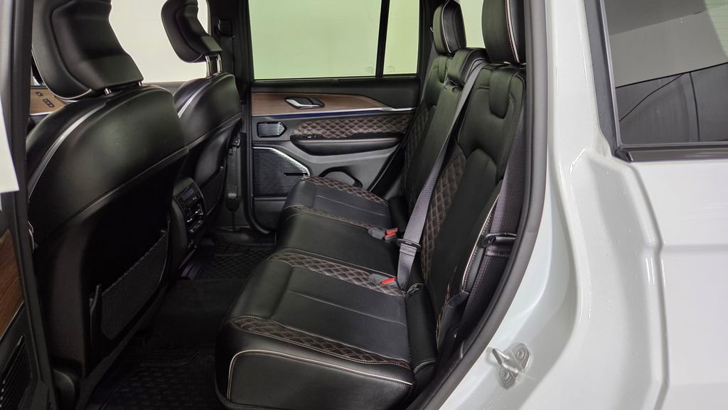 Used 2022 Jeep Grand Cherokee Summit w/ Luxury Tech Group V image 32