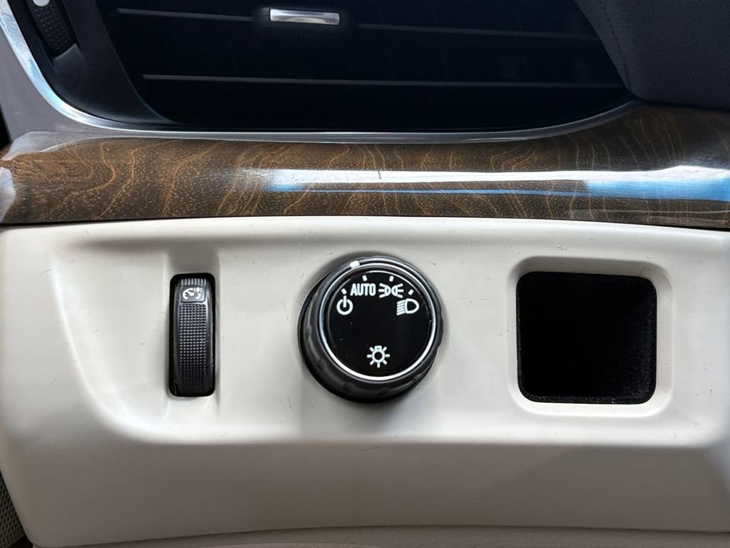 Used 2019 Cadillac Escalade ESV Luxury image 3