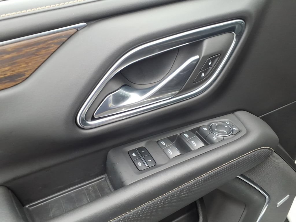 Used 2023 Chevrolet Suburban Premier AWD/4WD image 16