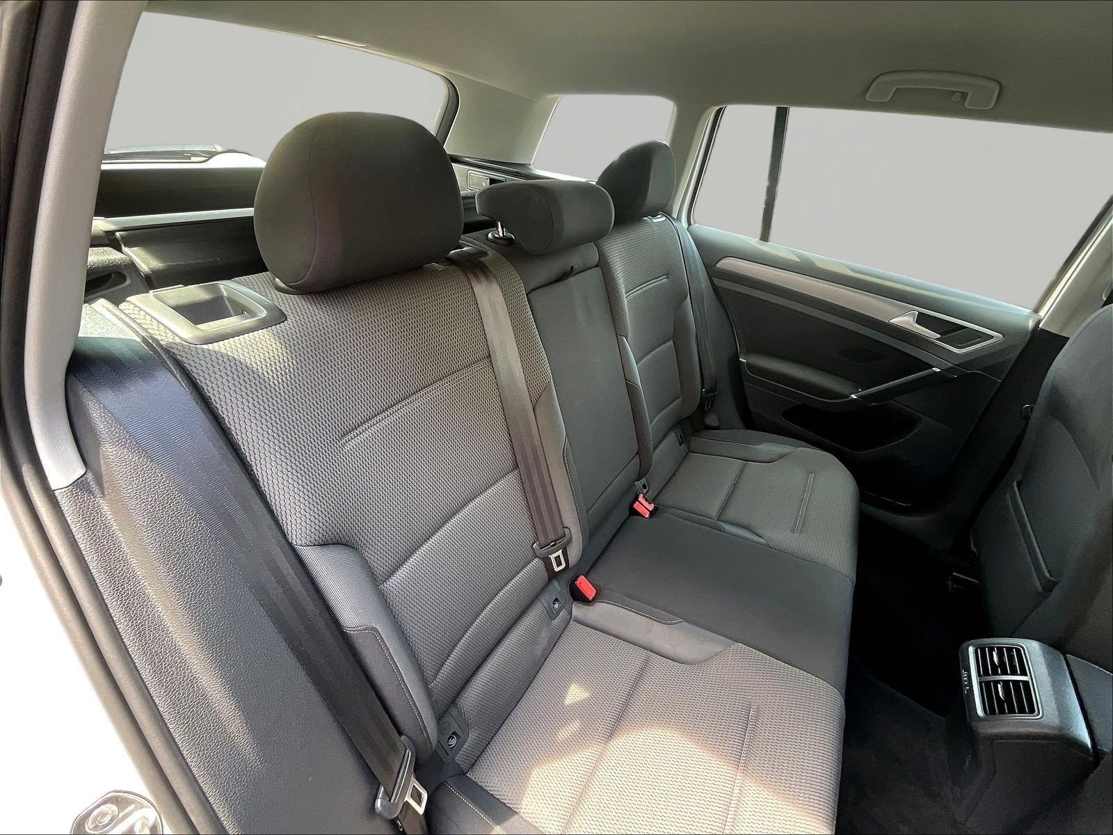 Used 2016 Volkswagen Golf S FWD image 25