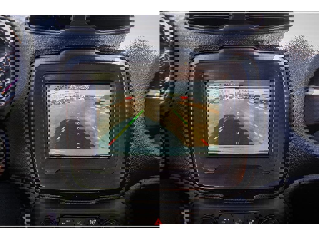 Used 2018 Jeep Renegade Latitude w/ Popular Equipment Group image 16