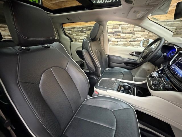 Used 2022 Chrysler Pacifica Limited FWD image 15