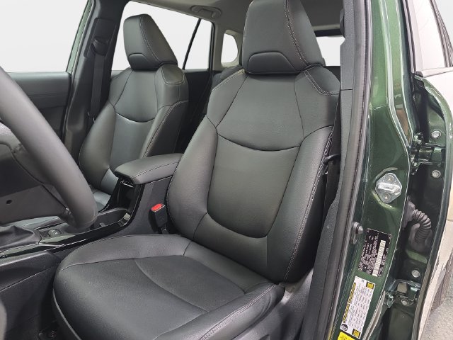 Used 2024 Toyota Corolla Cross XLE w/ Convenience Package AWD/4WD image 14