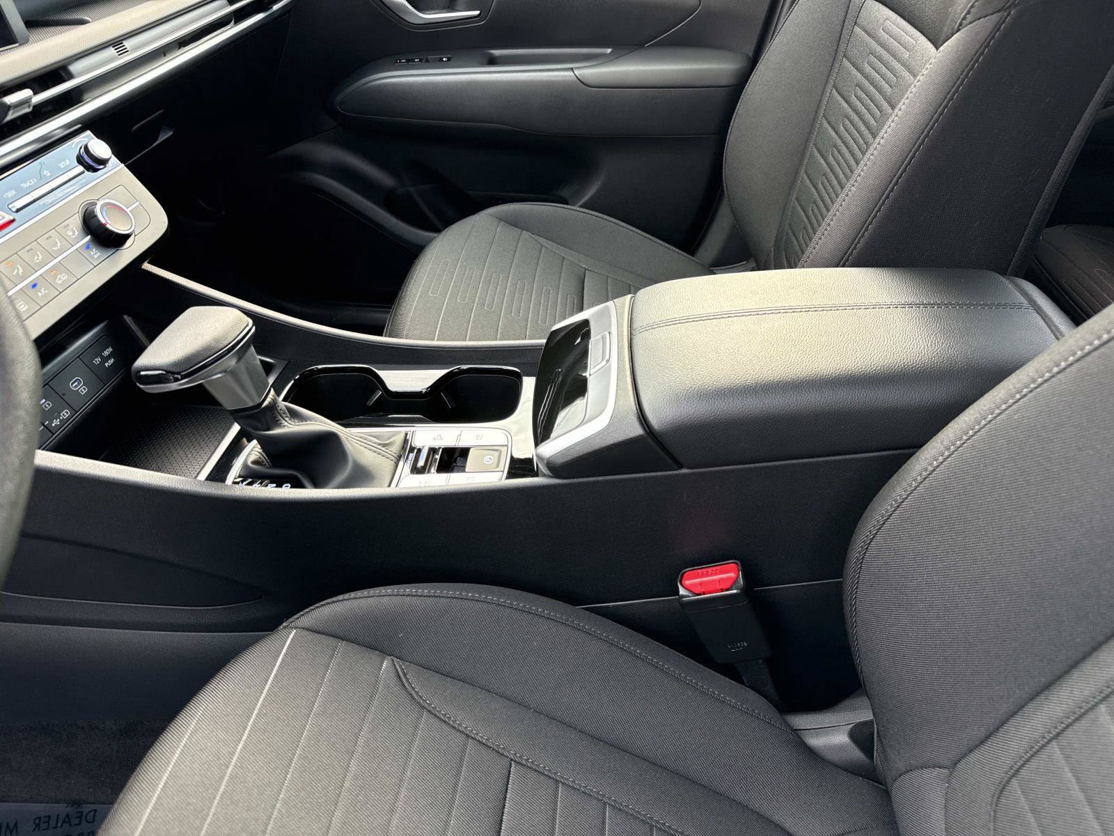 Certified 2025 Hyundai Santa Cruz SE AWD/4WD image 16