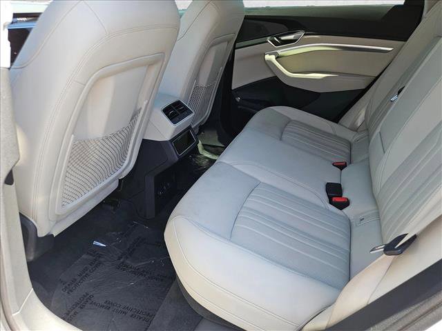 Used 2023 Audi e-tron Premium Plus w/ Premium Plus Package AWD/4WD image 27