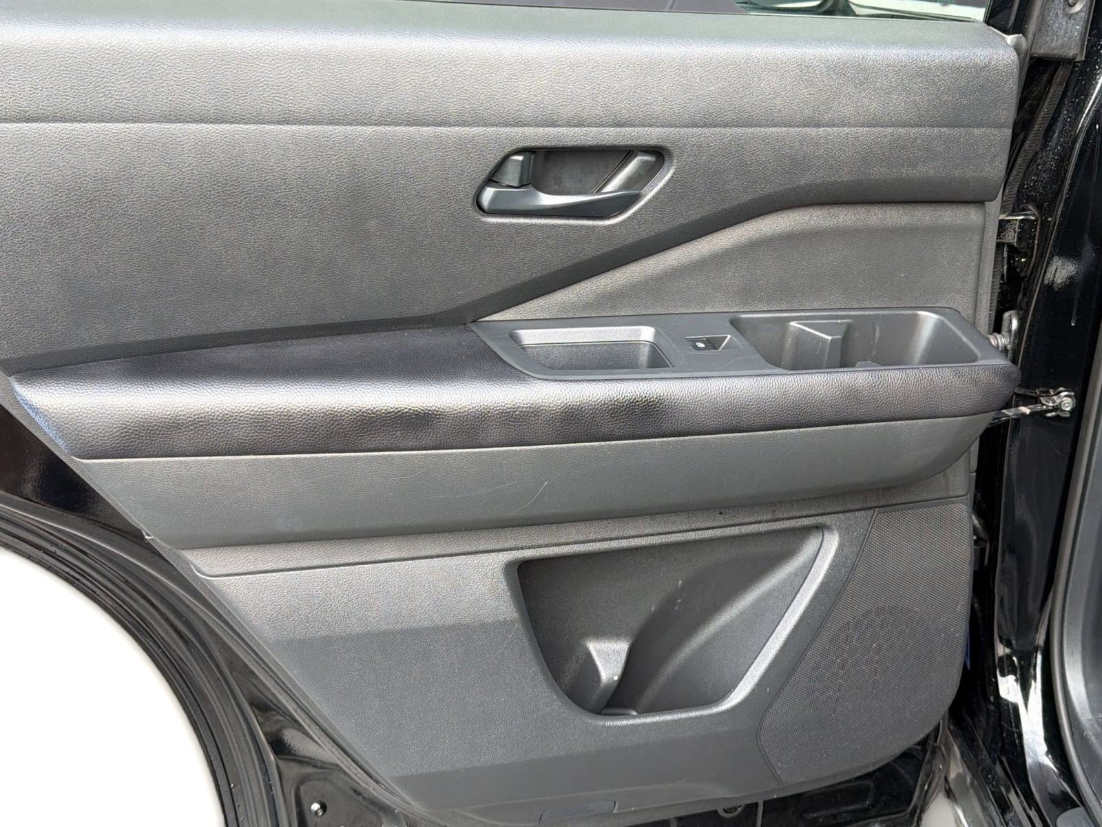 Used 2025 Nissan Pathfinder SV AWD/4WD image 31