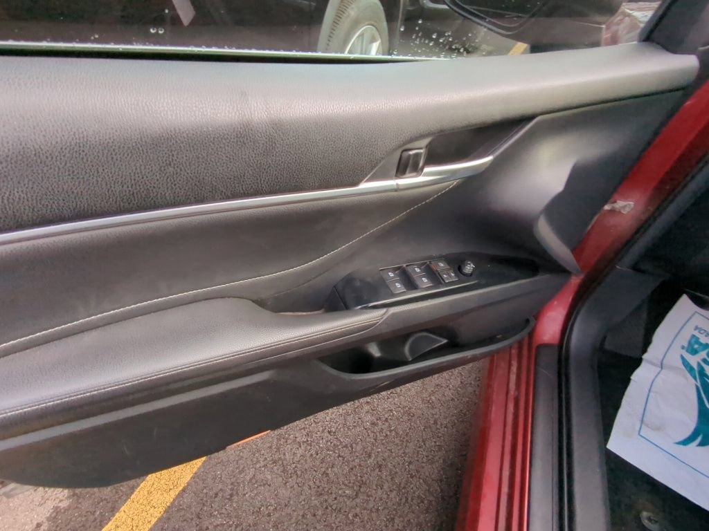 Used 2018 Toyota Camry XSE FWD image 8