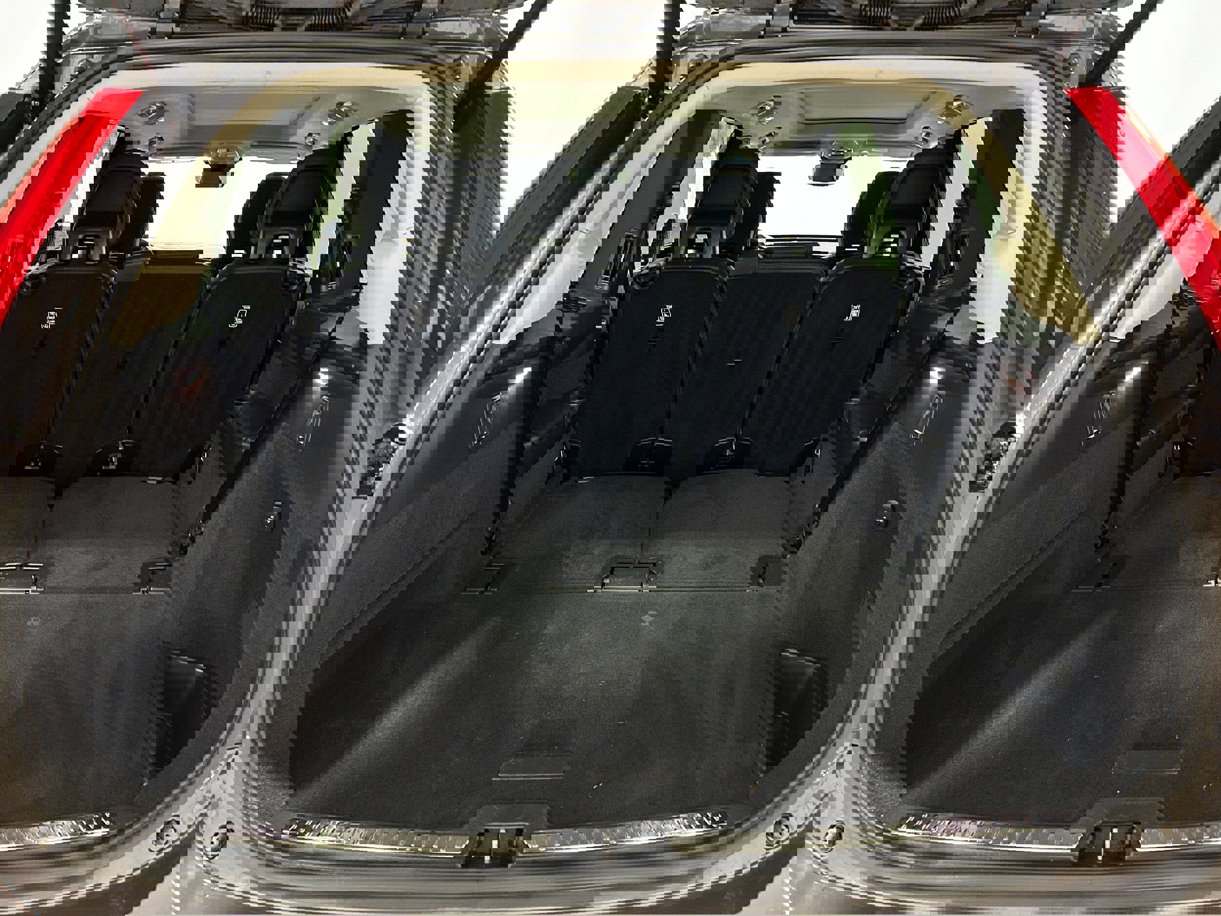 Used 2023 Volvo XC90 B6 Plus image 35