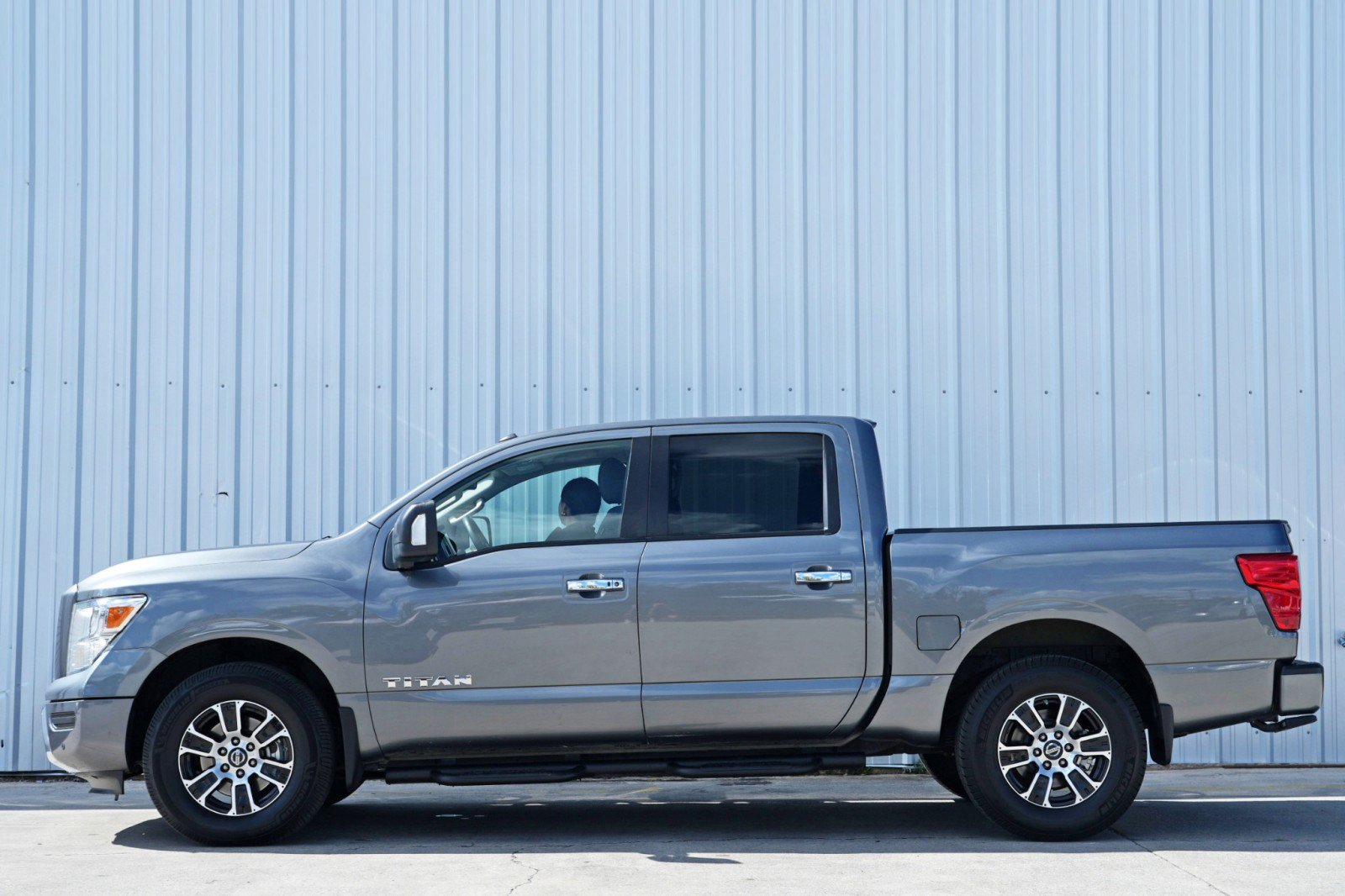 Used 2021 Nissan Titan SV w/ SV Convenience Package AWD/4WD image 8