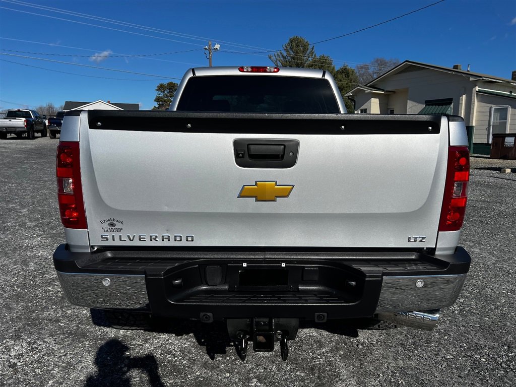 Used 2014 Chevrolet Silverado 2500 LTZ w/ LTZ Plus Package image 5