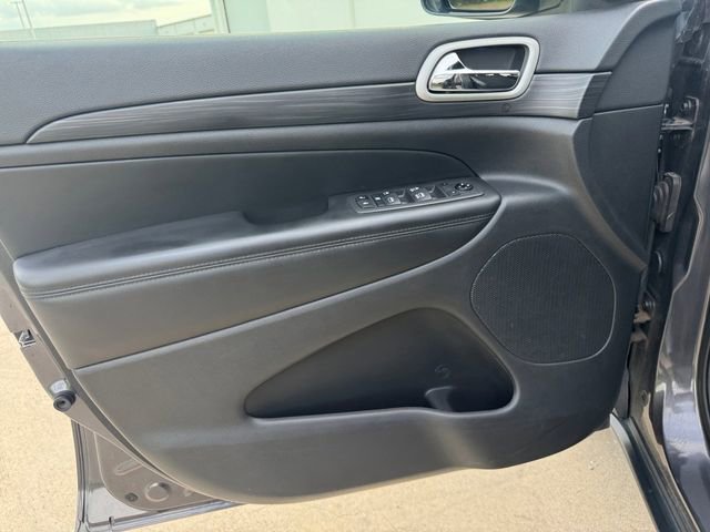 Used 2021 Jeep Grand Cherokee Laredo RWD image 4