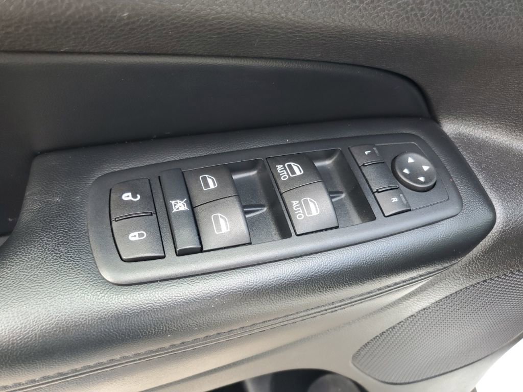 Used 2016 Jeep Grand Cherokee Laredo w/ Quick Order Package 23E AWD/4WD image 9