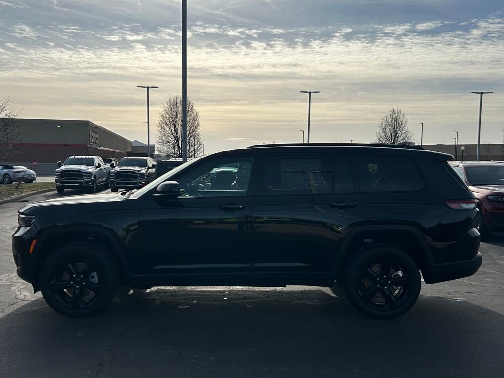 New 2025 Jeep Grand Cherokee L Altitude image 4