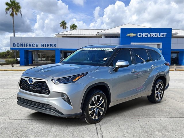 Used 2024 Toyota Highlander XLE image 2