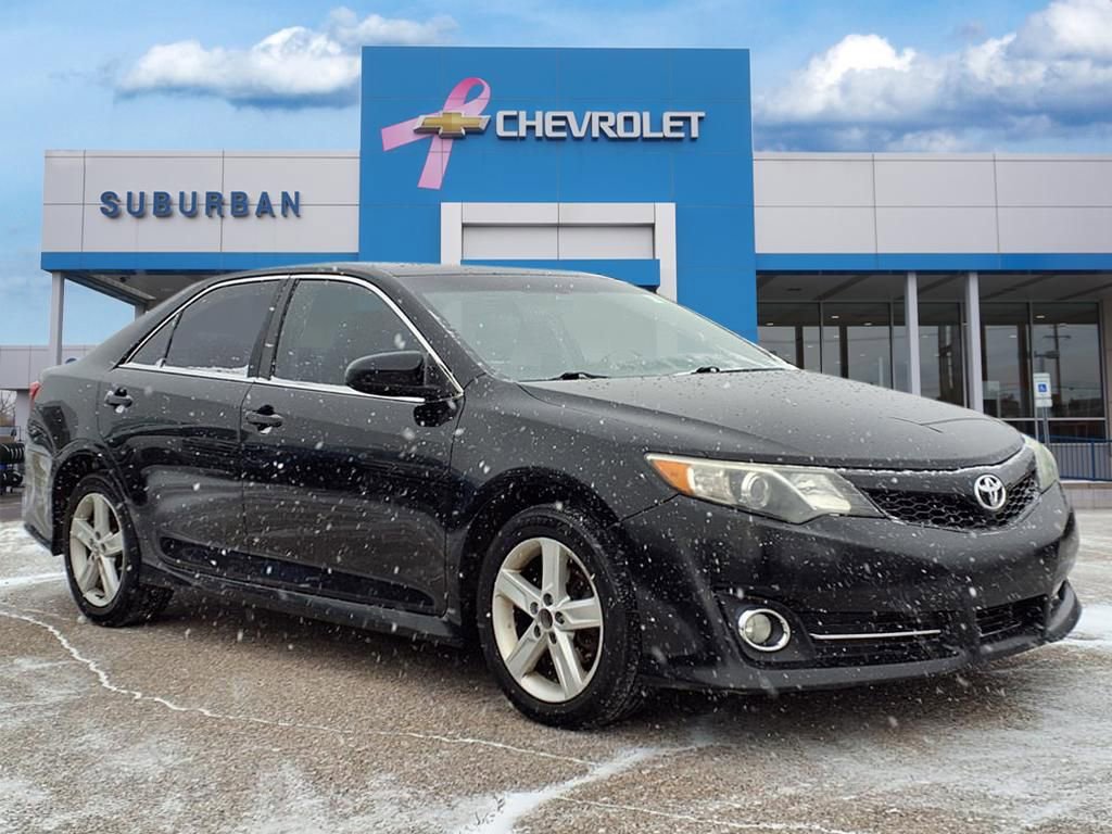 Used 2014 Toyota Camry SE image 3