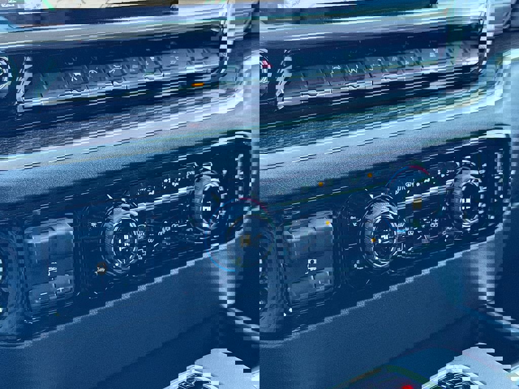 Used 2025 Chevrolet Silverado 1500 LT w/ Leather Package RWD image 28