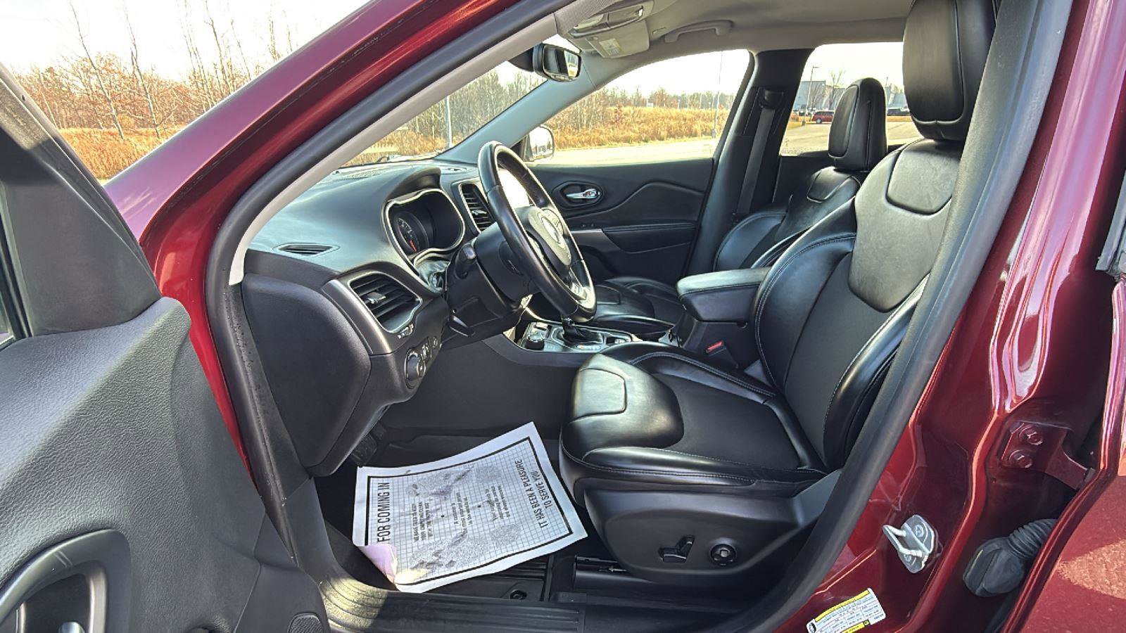 Used 2019 Jeep Cherokee Latitude Plus w/ Comfort/Convenience Group image 25