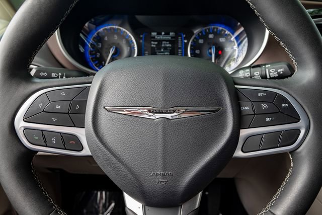 Used 2023 Chrysler Voyager LX image 10