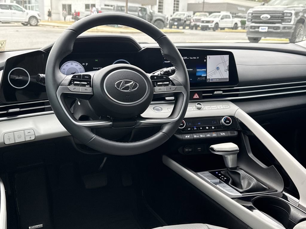 Used 2023 Hyundai Elantra Limited image 22