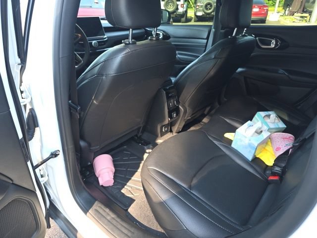 Used 2026 Jeep Compass Limited AWD/4WD image 18