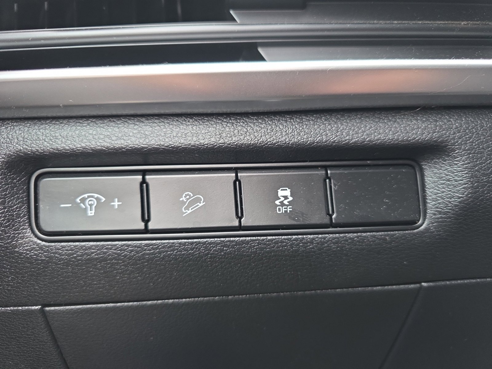 Certified 2024 Kia Telluride LX image 22