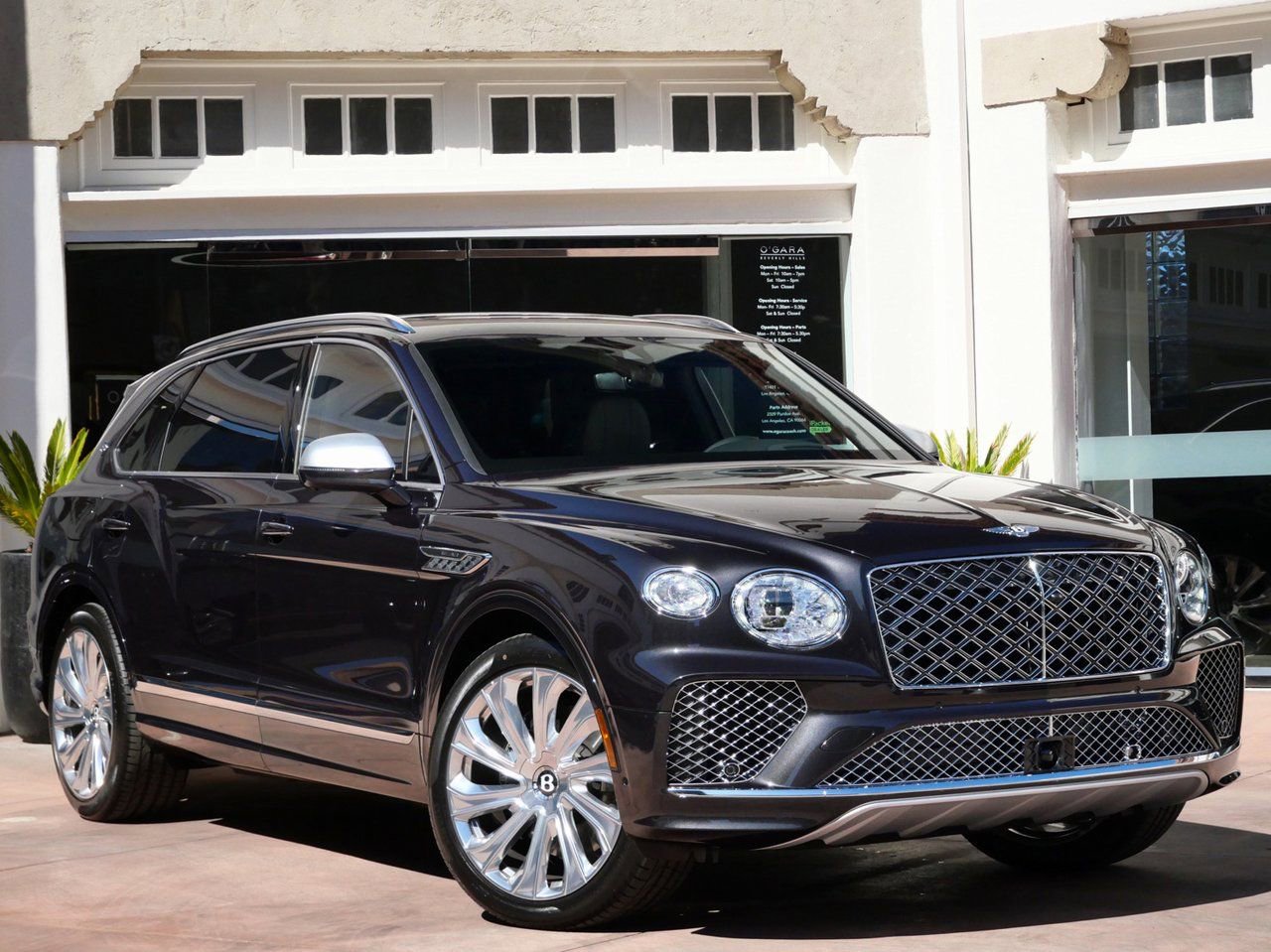 Used 2025 Bentley Bentayga Extended Wheelbase AWD/4WD image 1